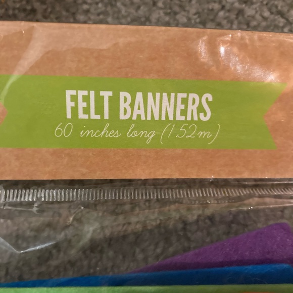 ✨10/$12✨Brand new set of Shape Banner, Adhesive felt letters, and Clips - Picture 5 of 6